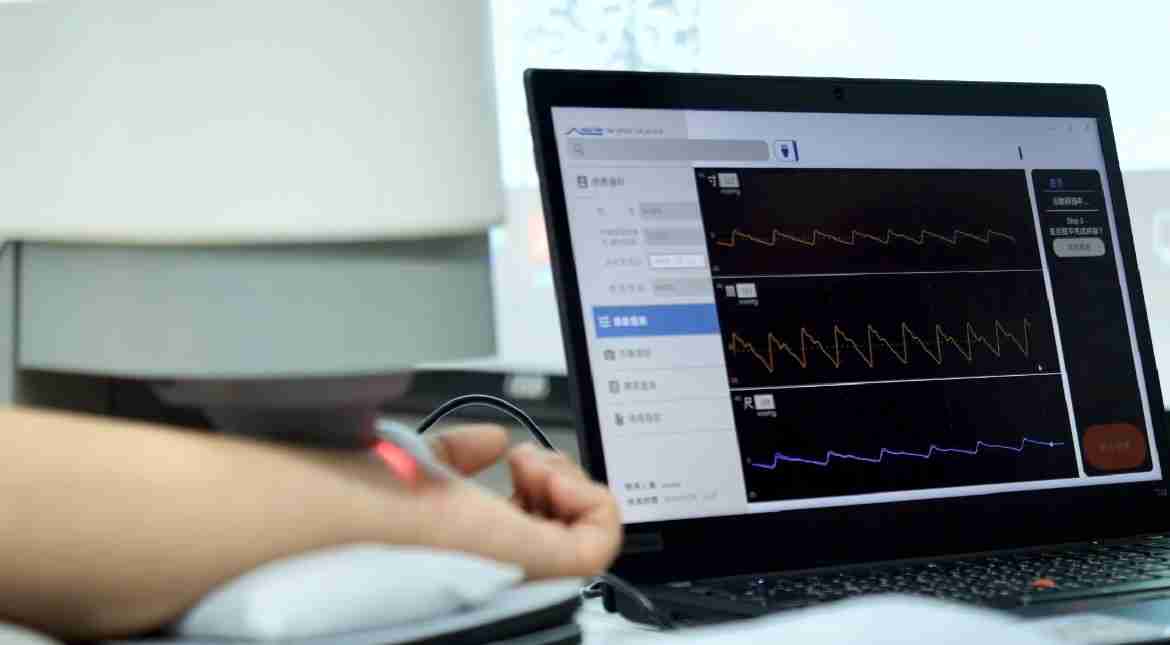 2468BET耘康以高解析与拟真的显示技术，，将其应用于中医检测，，，，提供“中医数位化检测方案”，，，，使传统中医检测结果数据化与可视化