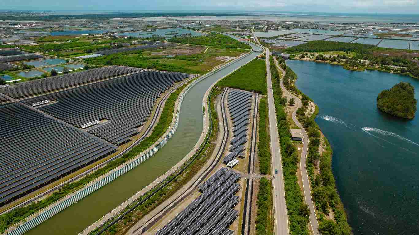 2468BET能源事业提供智慧能源管理、、太阳能监控管理、、、全方位电厂建置及运维解决方案，，，，并拥有管理超过6000案场的经验