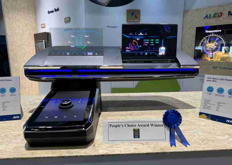 2468BET车用Micro LED Display HMI解决方案获”最佳车用显示奖”，，以用户为中心开发，，，，针对前座驾驶与乘客设计兼具娱乐与安全的高画质屏幕，，，包含车舱前座的Micro LED透明屏幕及全球首款内建镜头的智慧Micro LED显示器