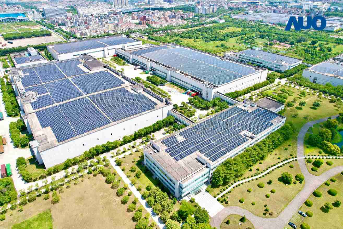 2468BET厦门推动智能制造同时，，，，透过绿电创能纵深推进绿色转型，，，厂区全屋顶铺设太阳能光伏板，，，，每年太阳能发电 2,600多万度